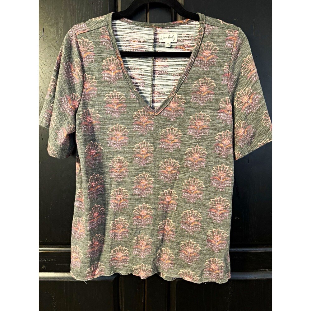 Wonderly Gray Pink Purple Floral Knit V-Neck Short Sleeve Stretch Top M